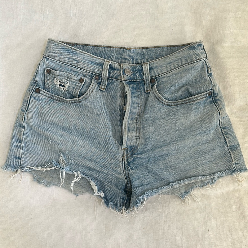 High Waisted Levi’s Light Wash